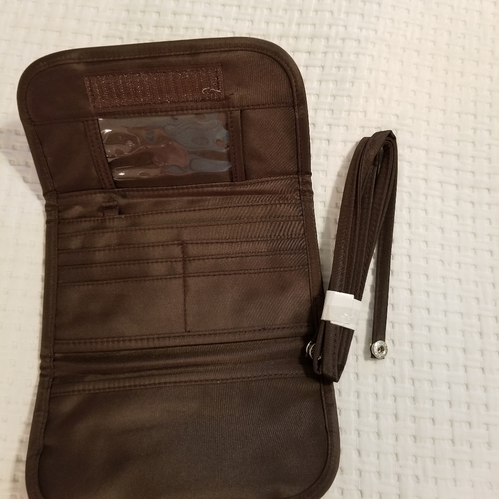 Belvah Quilted Camo Clutch Wallet - Picture 5 of 8
